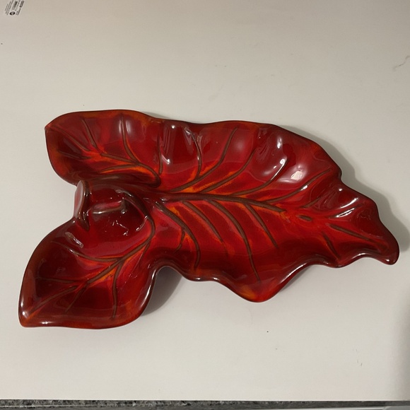 VTG Beautiful Red Leaf Shaped Tray Blue Mountain Pottery - Picture 2 of 7